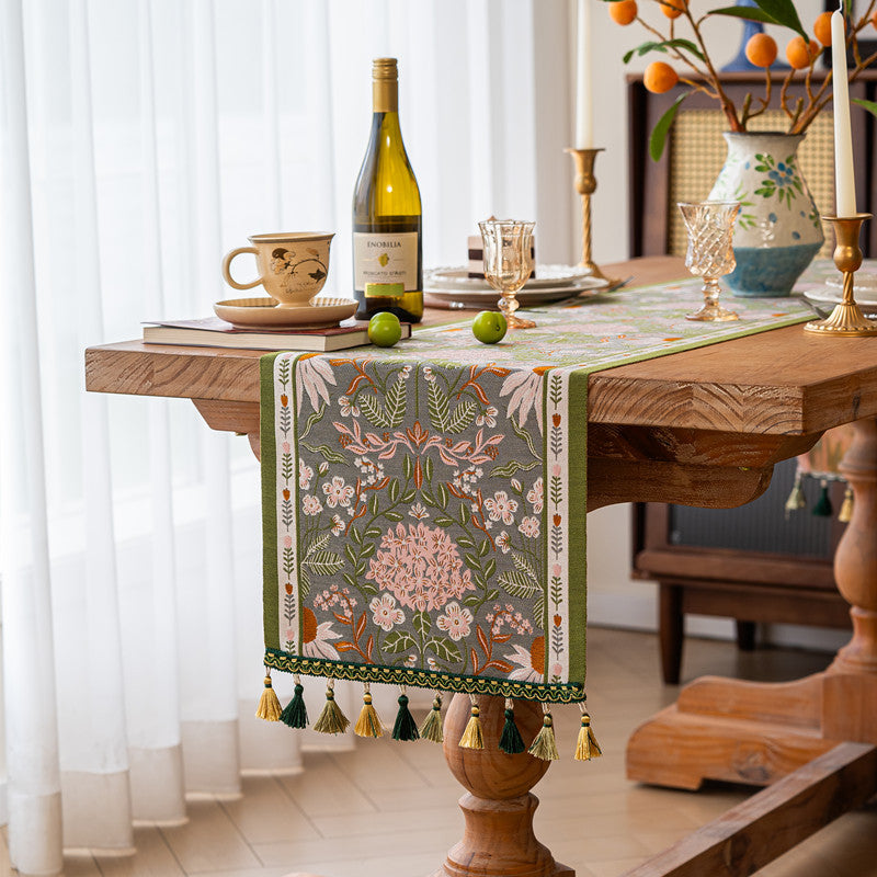 Jacquard Floral Tassel Runner